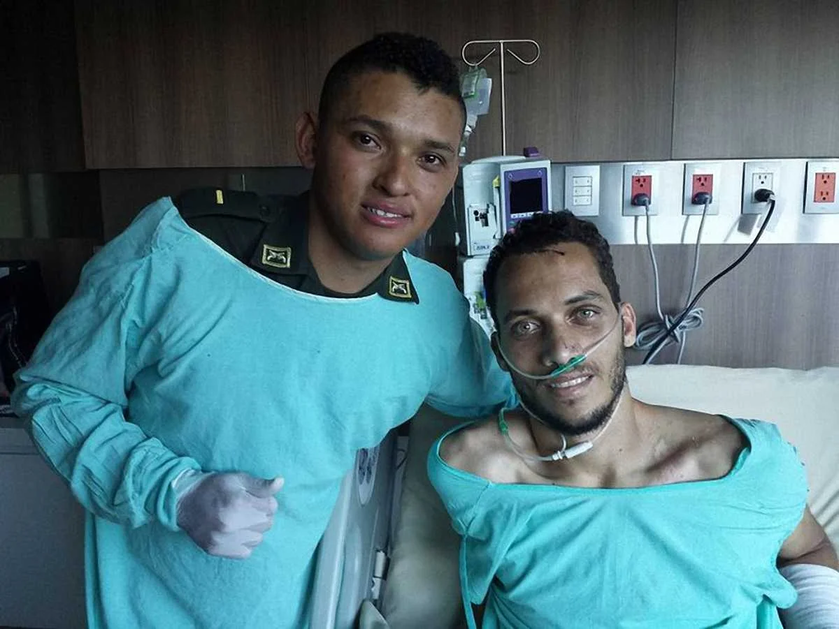 Нето з колумбійським поліцейським / AS