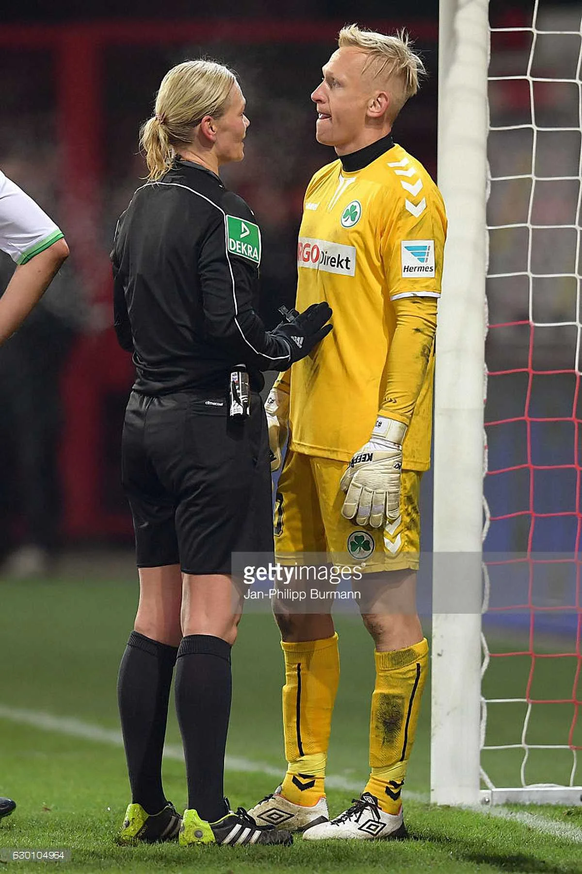 Бибиана Штайнхаус и вратарь