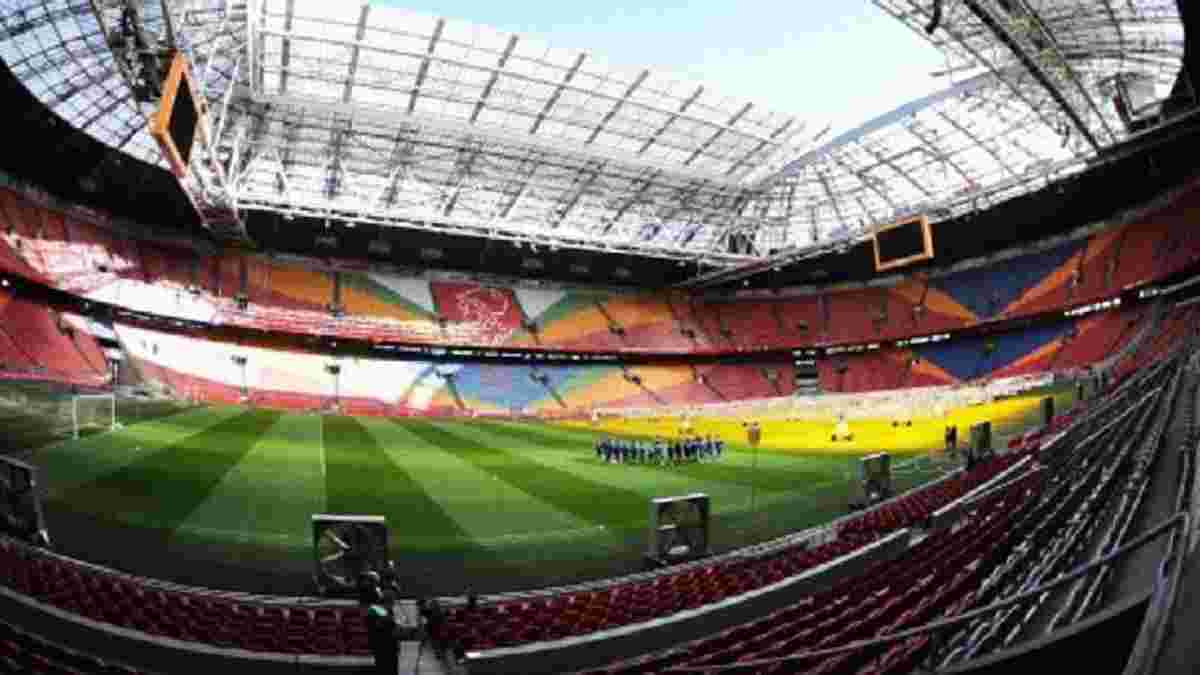 На легендарном стадионе "Аякса" заменят разноцветные сиденья