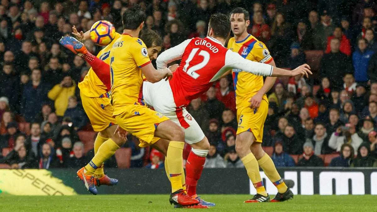 Олів'є Жиру забиває гол