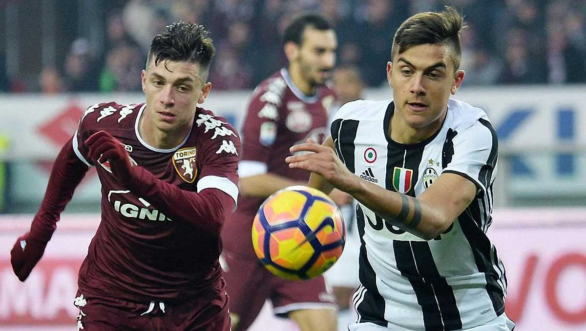 Пауло Дибала в матче с "Торино" / getty images