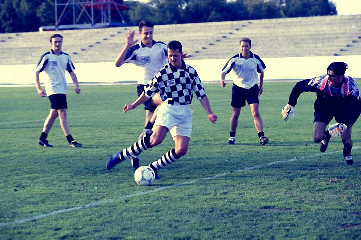 Міхаель Шумахер на вістрі атаки / Getty images