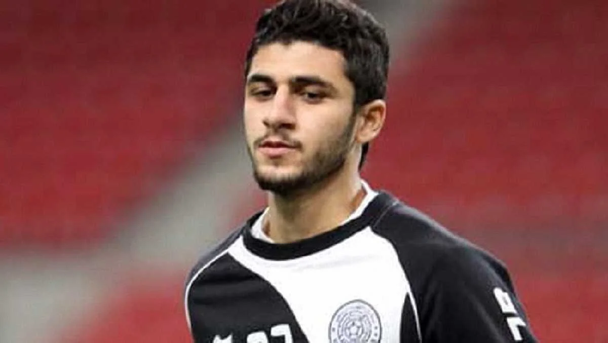 Фото до новини: Як партнер Хаві забив неймовірний гол з величезної відстані прямісінько у дев'ятку