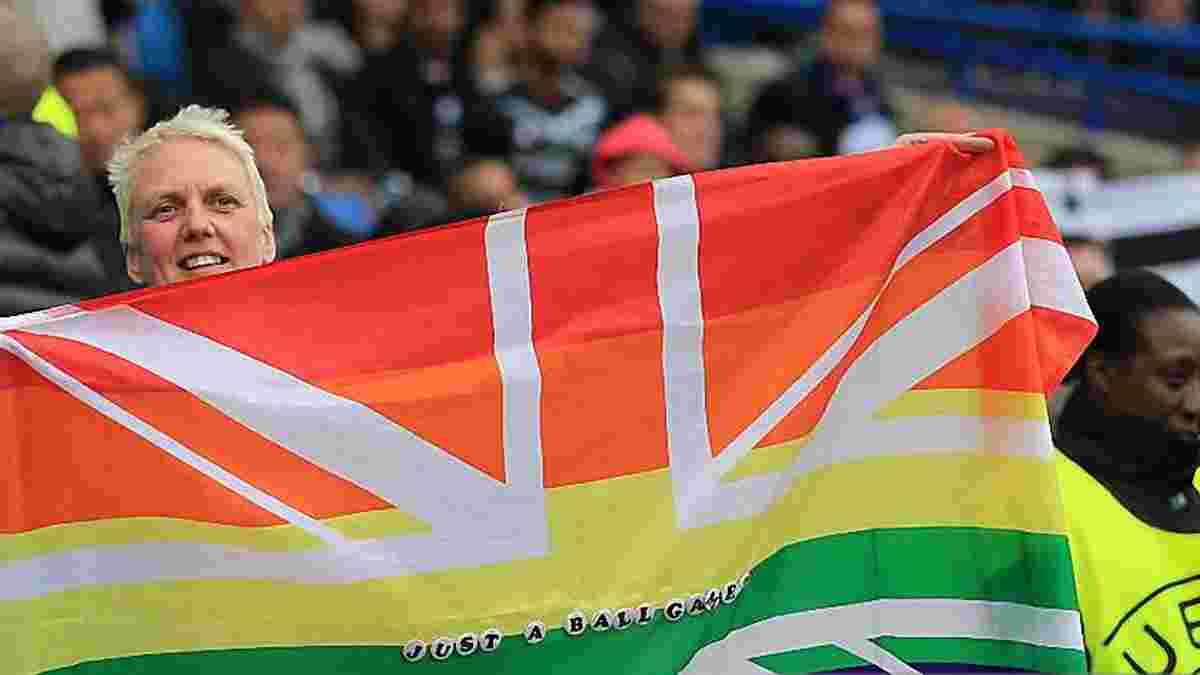 Глава FA Кларк предлагает футболистам-геям совершить каминг-аут