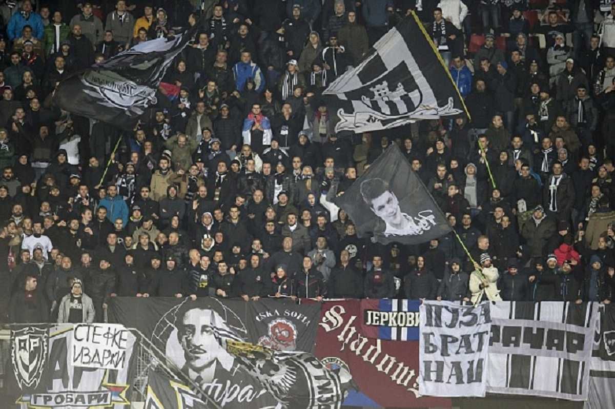 Фани "Партизана" залишились без єврокубків / getty images
