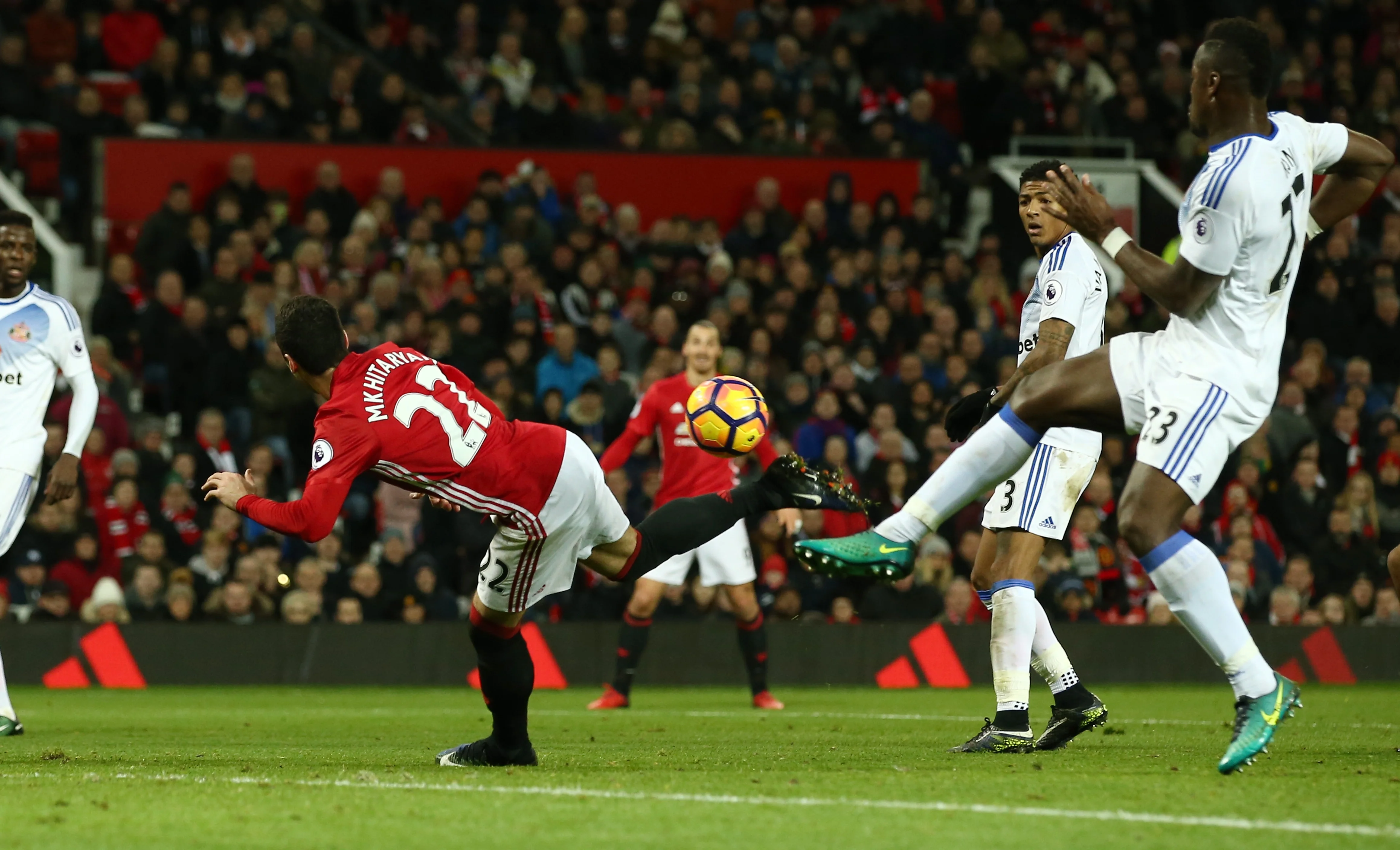 Мхітарян забиває розкішний м'яч