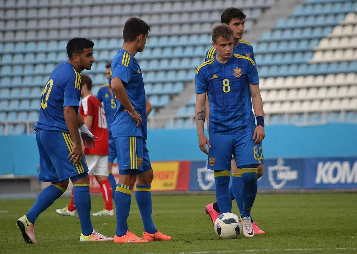 Олег Данченко (№8) едет на сборы с "Черноморцем"