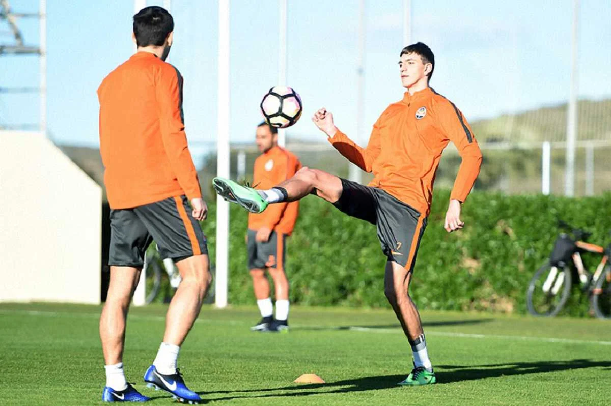 Филипп Будковский на тренировке "Шахтера" / Официальный сайт "горняков"