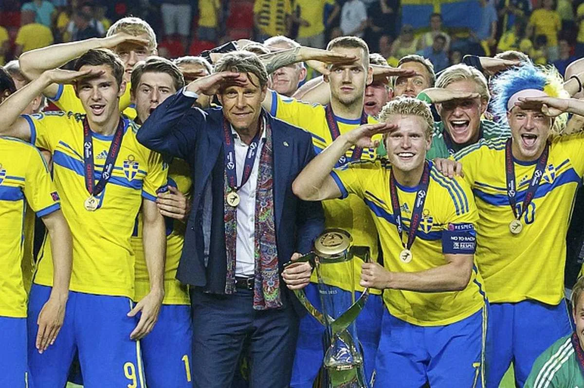 Оскар Хільємарк (з кубком)