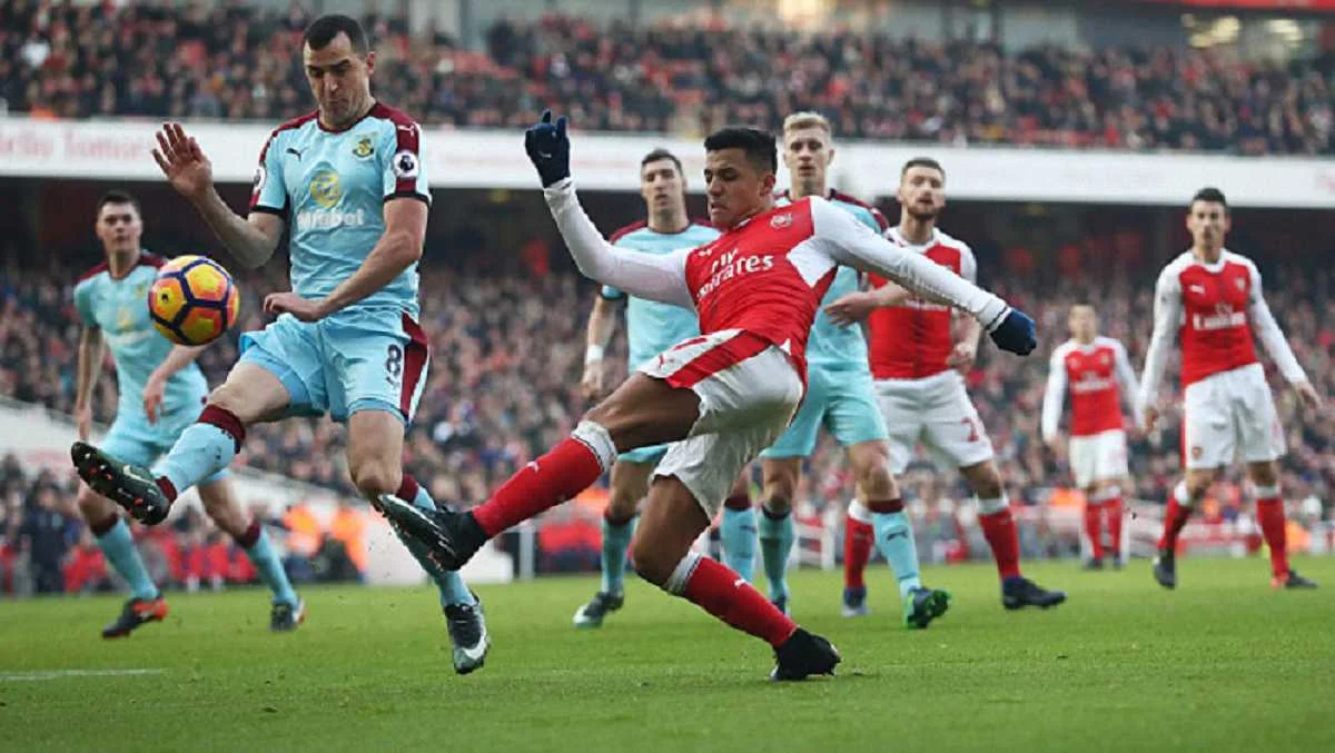 Санчес завдає удару / Getty Images