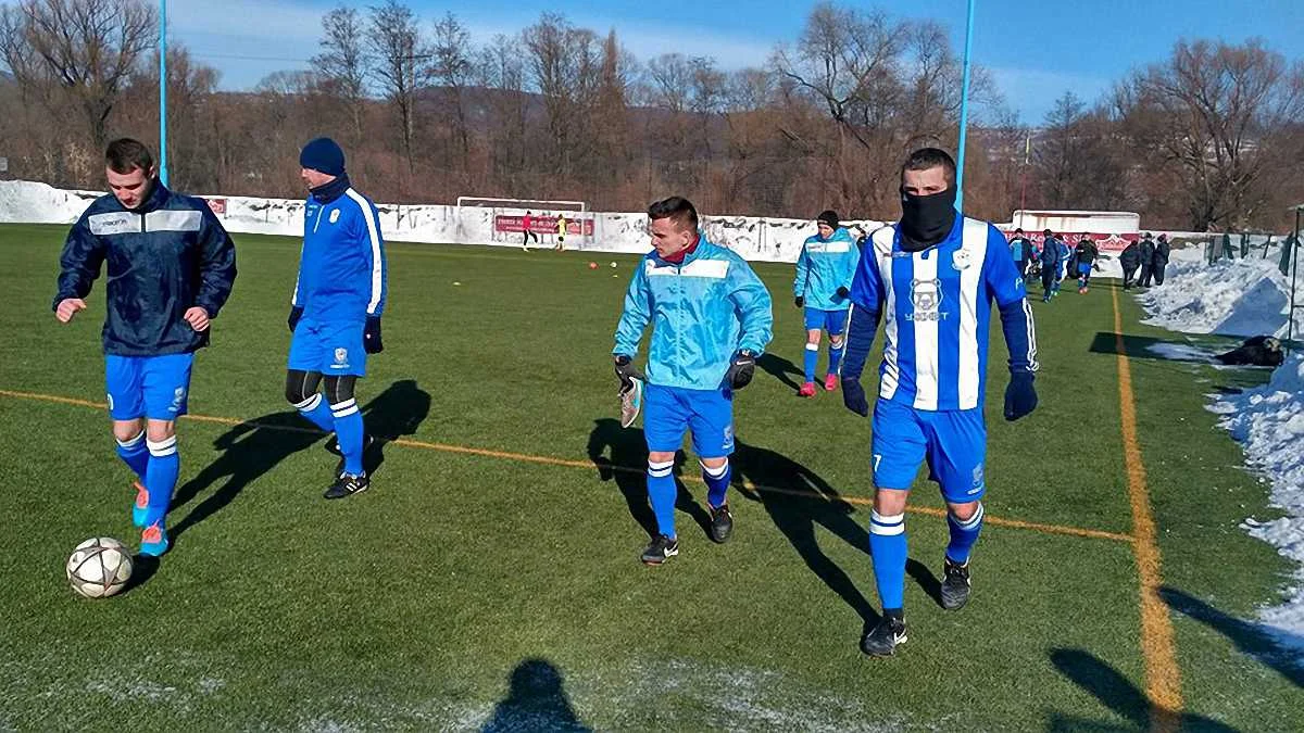 Кополовец и Ко устояли против профессионалов / фото ФК "Минай"