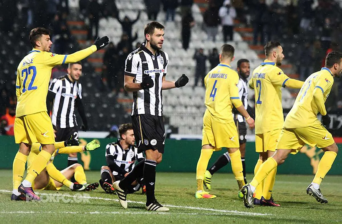 Евгений Шахов отмечает разгромный гол / фото ПАОК