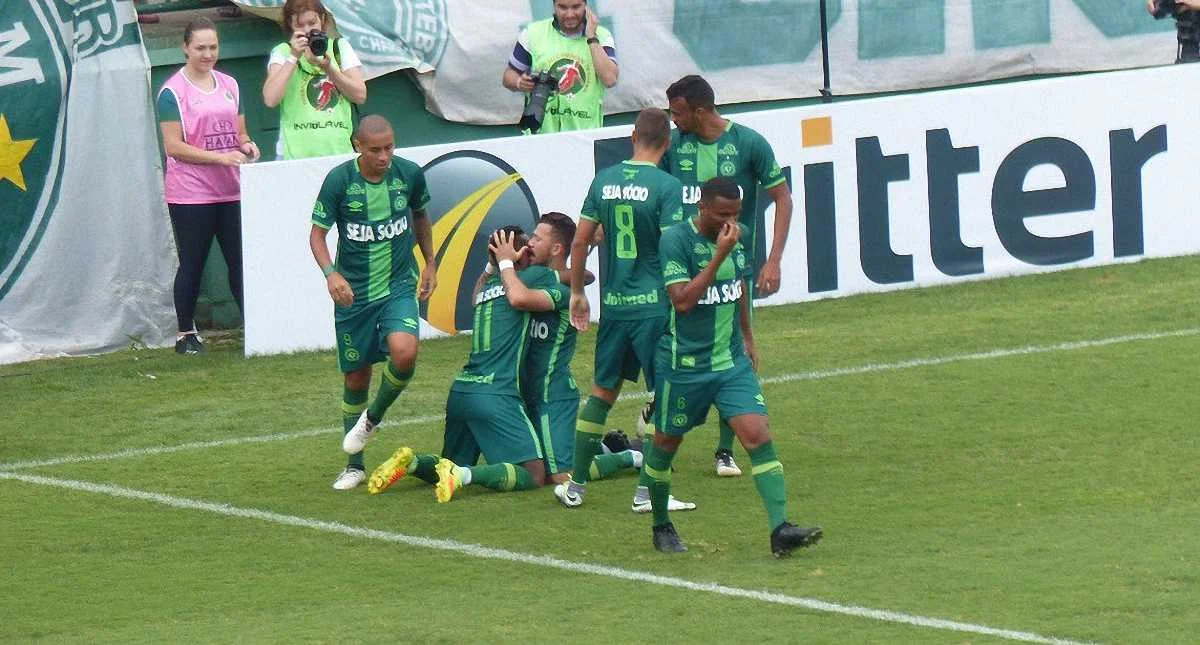 Радість гравців "Шапекоенсе" / Фото з twitter