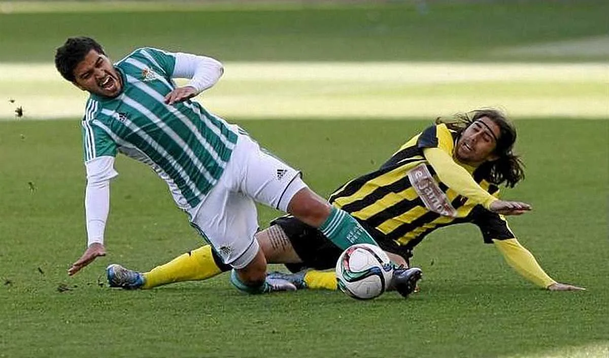 Бека в матчі чемпіонату Іспанії / фото Estadio Deportivo