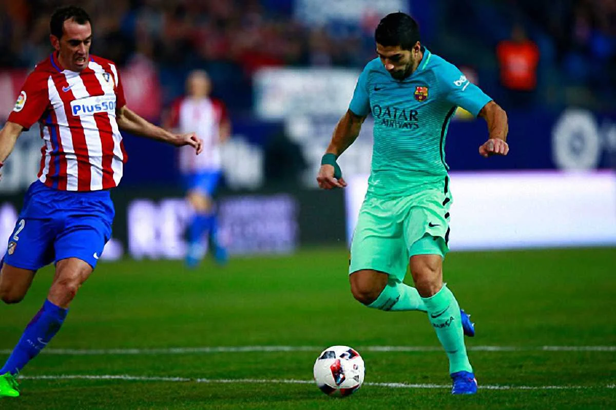 Луїс Суарес забиває шикарний м’яч /Getty Images