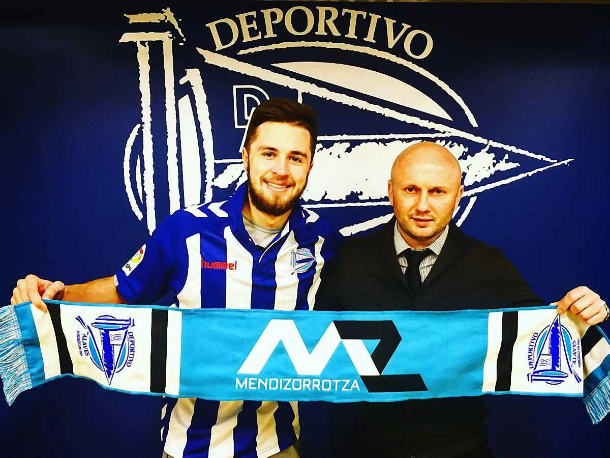 Хахльов та його агент Олег Смалійчук вже в Іспанії / Facebook