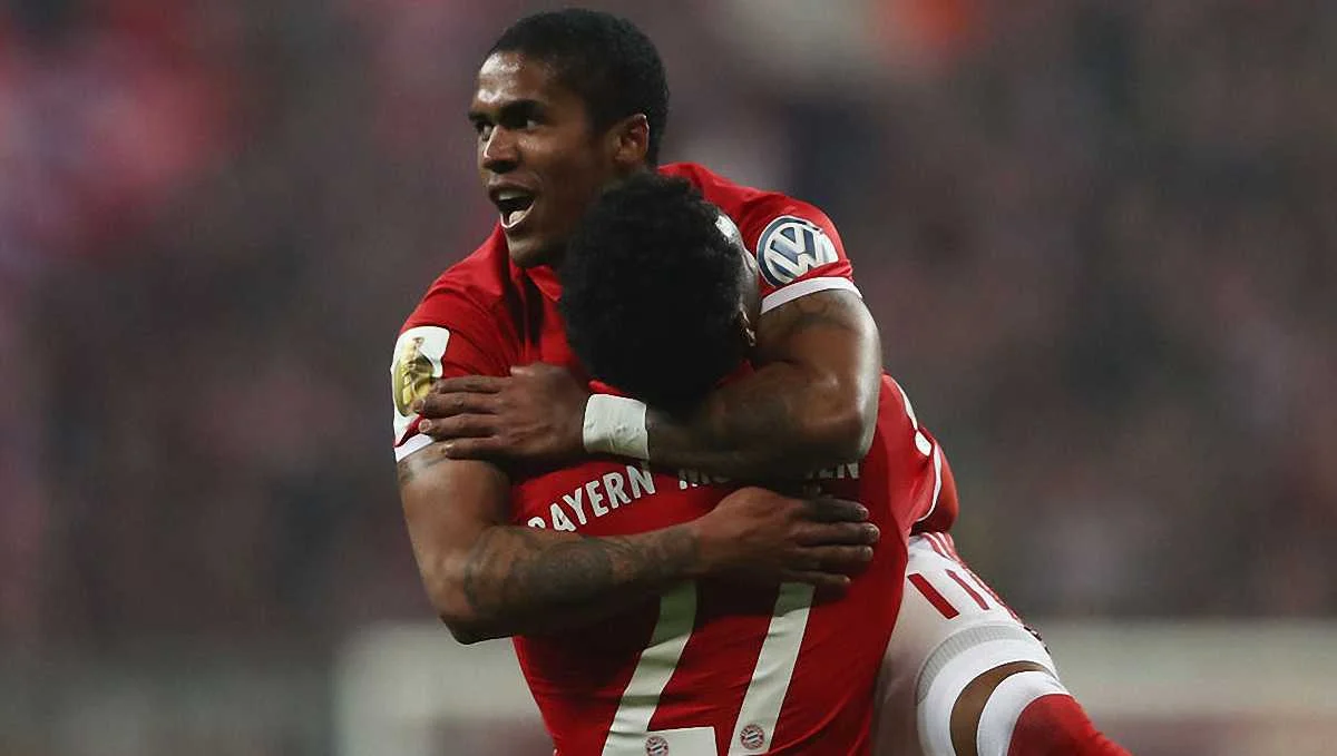 Дуглас Коста хитрує?