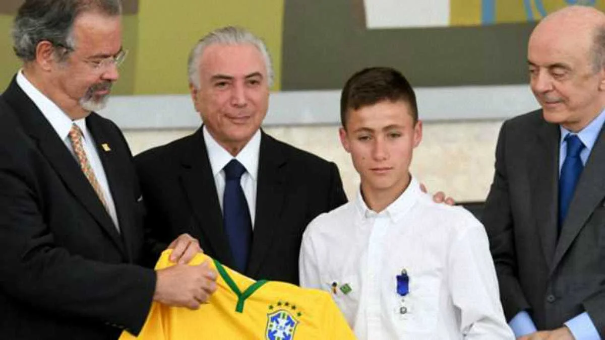 Йоан Рамірес з офіційними особами