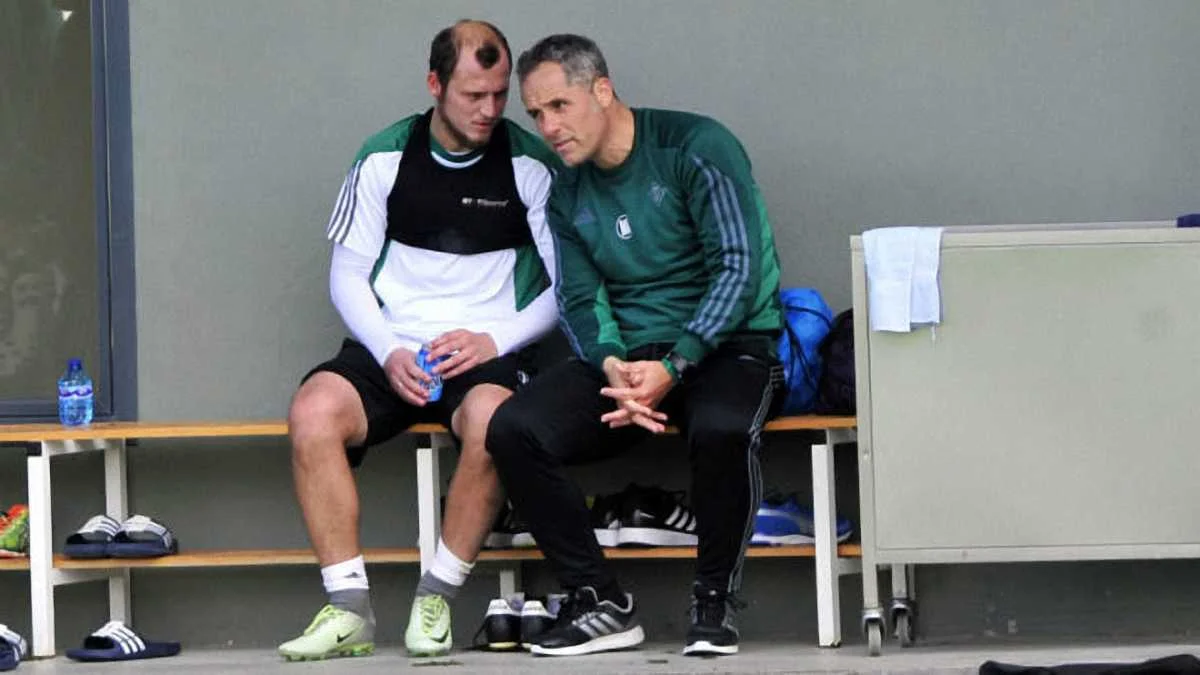 Роман Зозуля з тренером Маркосом Альваресом / Твіттер ФК "Бетіс"