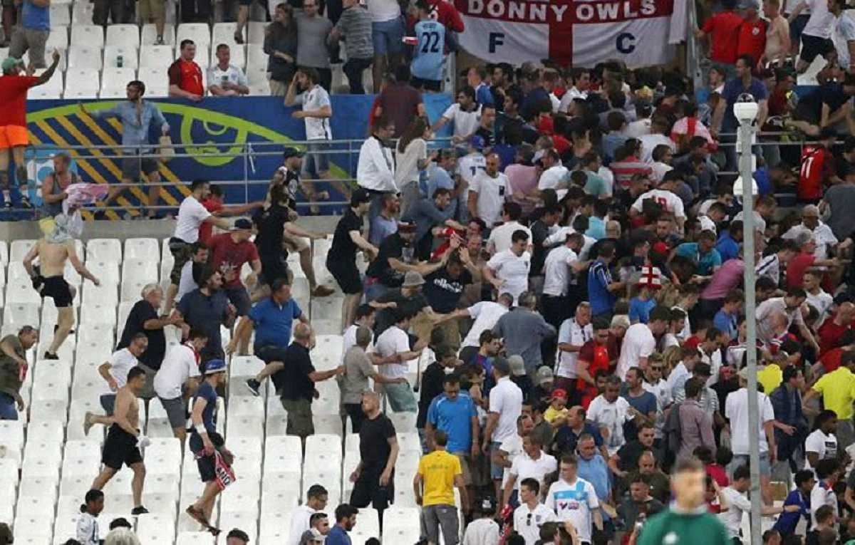 Росіяни "зачищають" сектори з англійцями у Марселі на Євро-2016 / Getty Images