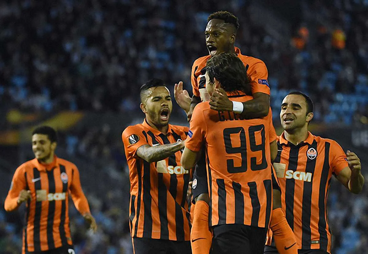 Бланко-Лещук в объятиях Фреда / Фото ФК "Шахтер"