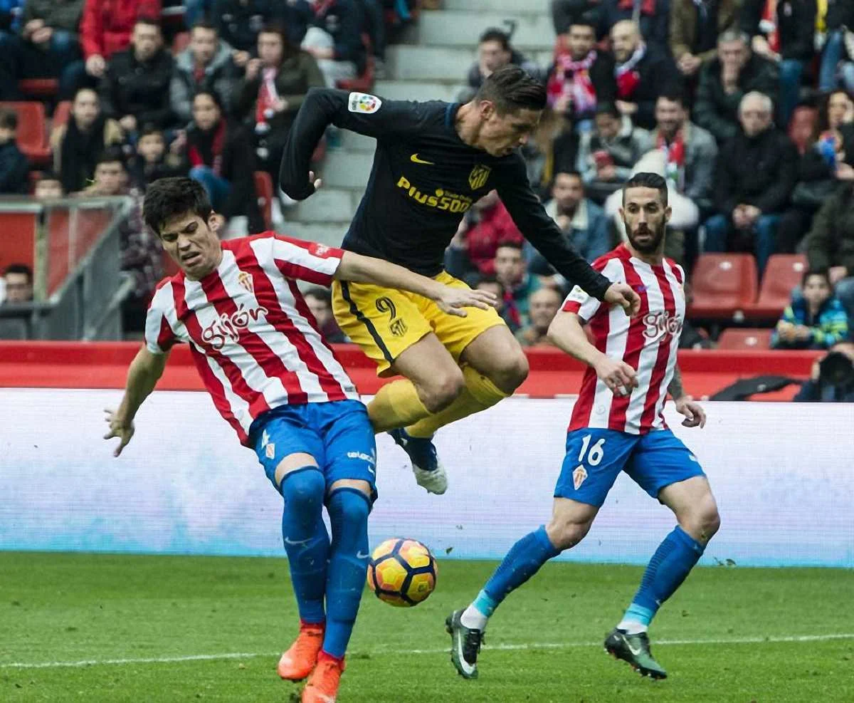 Торрес рветься до воріт "Спортінга" /laliga.es