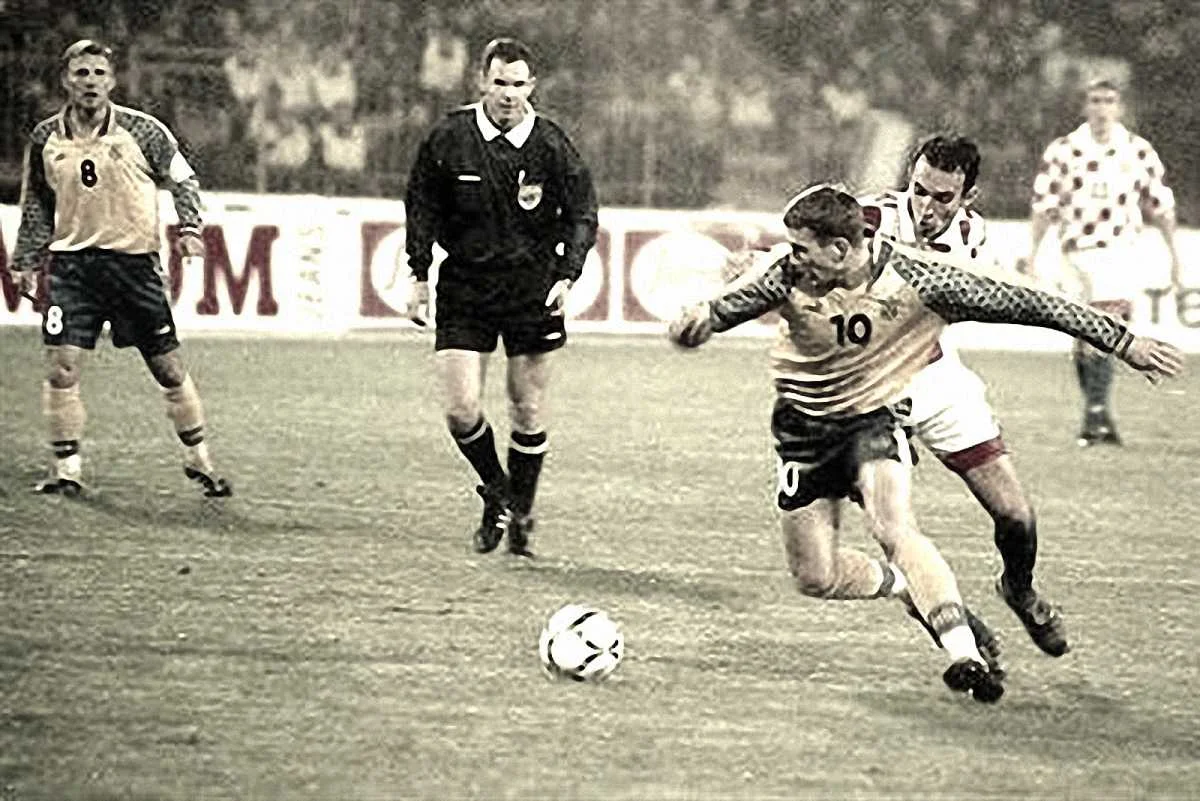 Україна – Хорватія у 1997-му. У центрі – Руне Педерсен