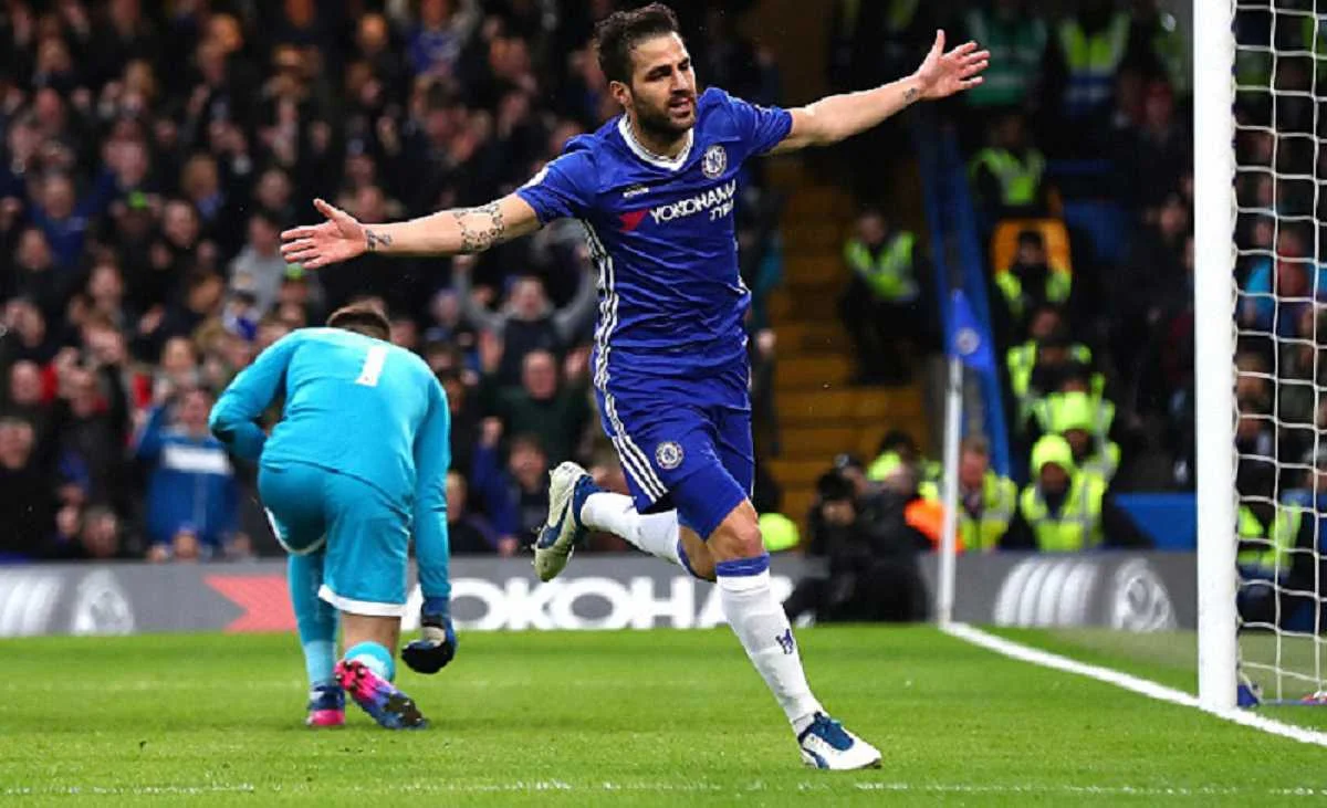 Фабрегас празднует гол / Getty Images