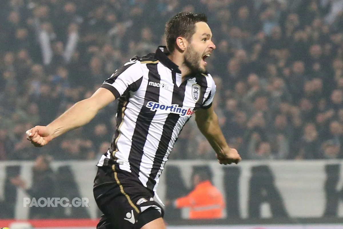 Шахов празднует гол