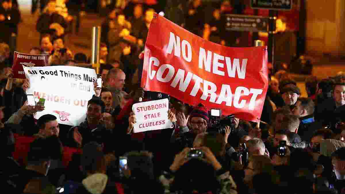 Фанаты "Арсенала" провели акцию протеста против Венгера и руководства клуба перед матчем с "Баварией"