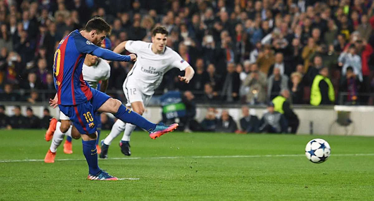 Мессі пробиває пенальті у ворота ПСЖ / Getty Images