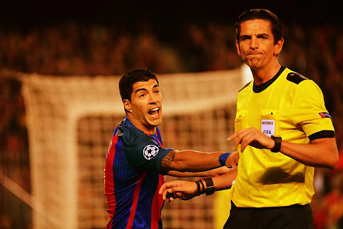 Луїс Суарес та Деніз Айтекін – одні з головних дійових осіб матчу / Getty images