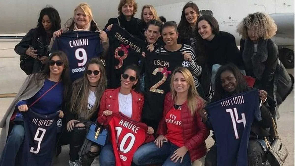 Дружина Тьягу Сілви з іншими партнерками гравців