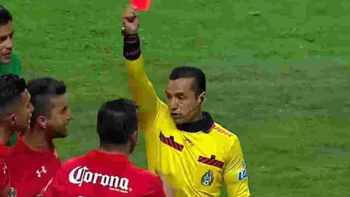 Судья показал 3 красных карточки за 30 секунд игрокам мексиканского клуба "Толука"
