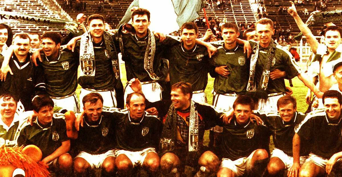 "Карпати" – бронзові призери чемпіонату України 1997/98 / Фото Павла Пилипчука