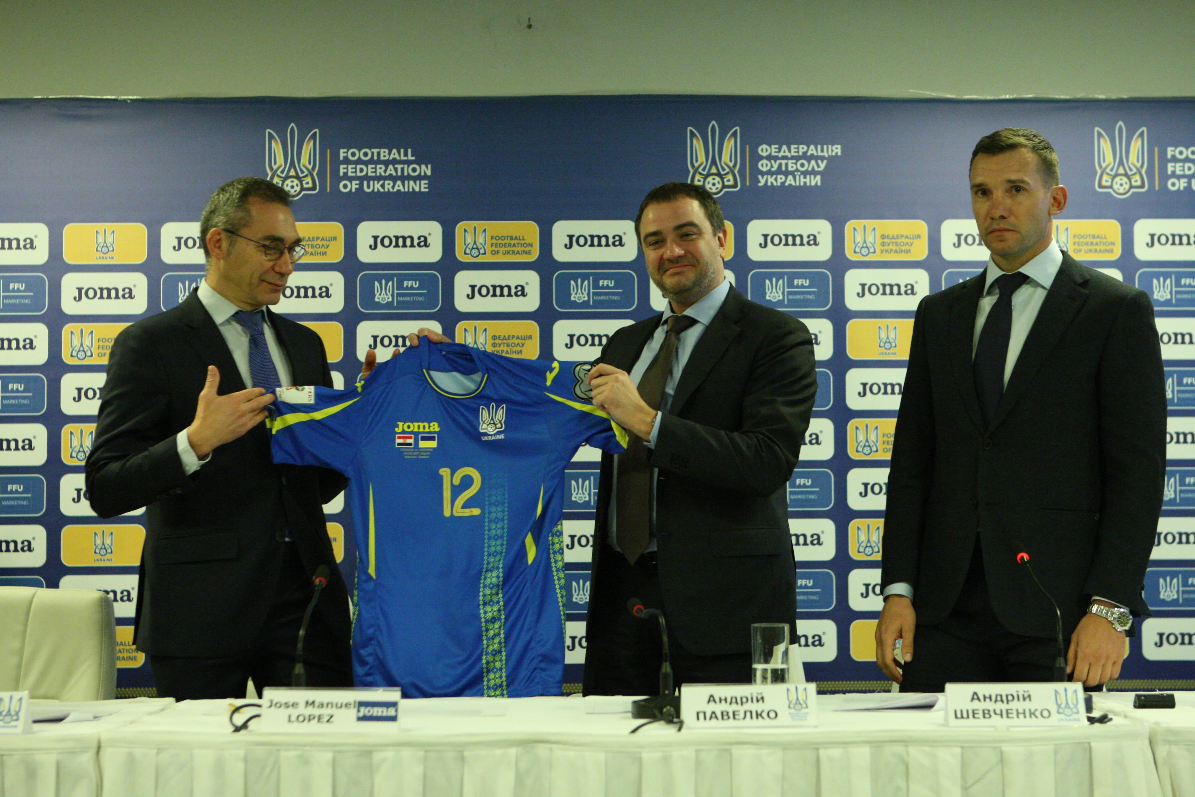 Шевченко и Павелко на презентации формы