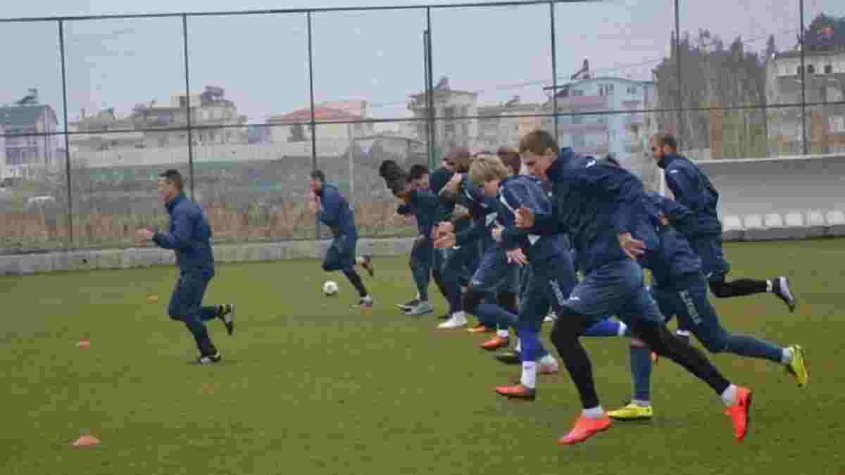 Футболисты "Стали" снялись в забавном клипе под популярную песню