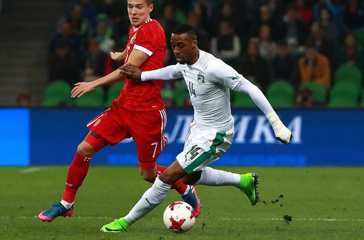 Джонатан Коджия (справа)