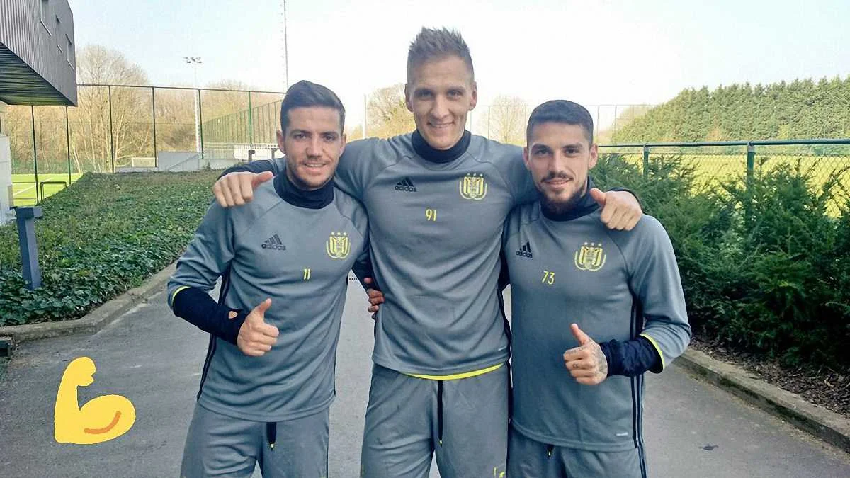 Лукаш Теодорчик (по центру)