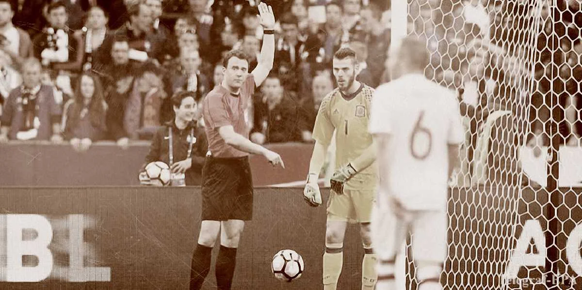 Фелікс Цвайєр керується VAR у матчі Франція – Іспанія