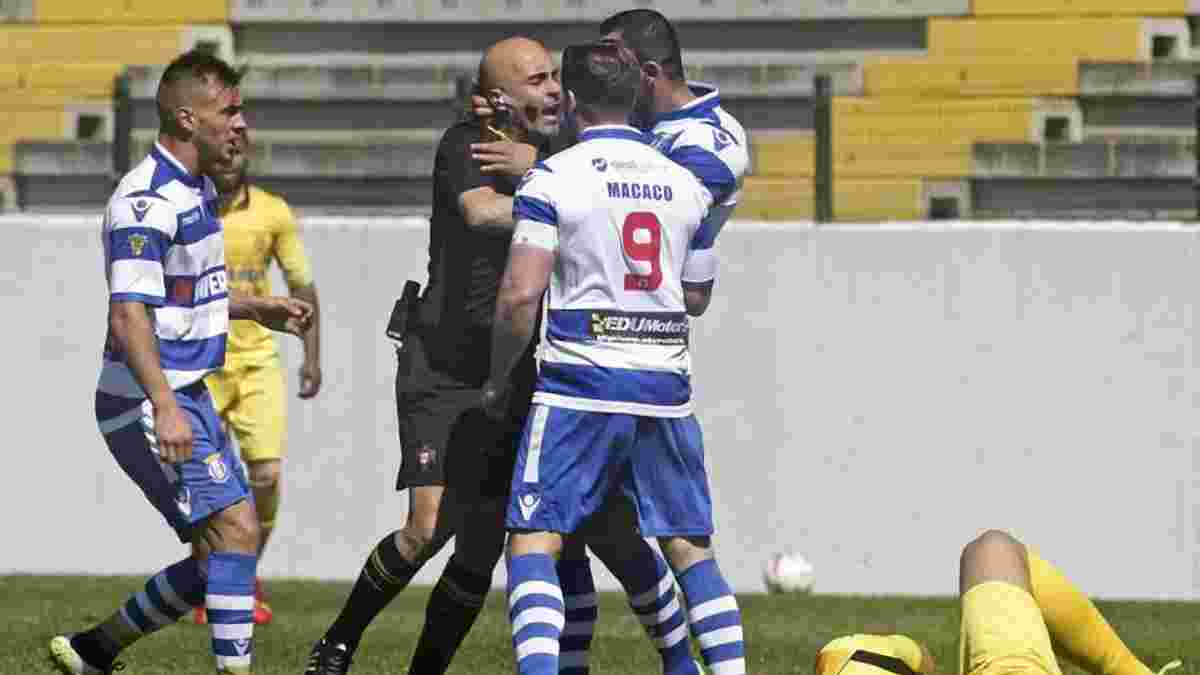 В Португалии футболист ударил рефери коленом в лицо и получил пожизненный бан