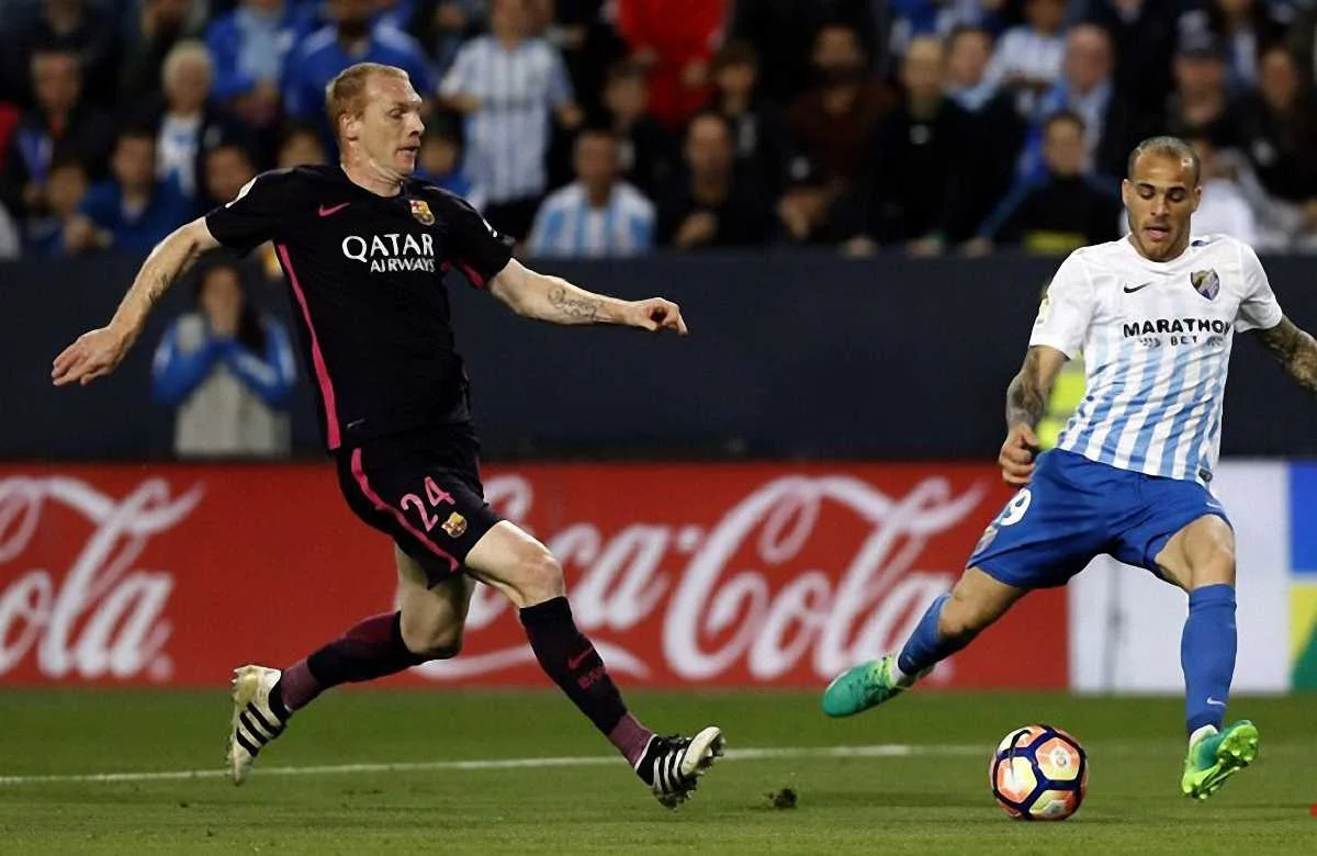 Матье внимательно наблюдает, как Сандро открывает счет / La Liga