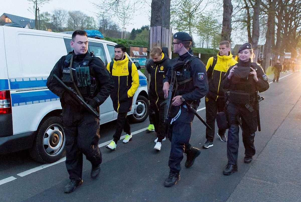 "Борусія" тепер пересувається із серйозною охороною