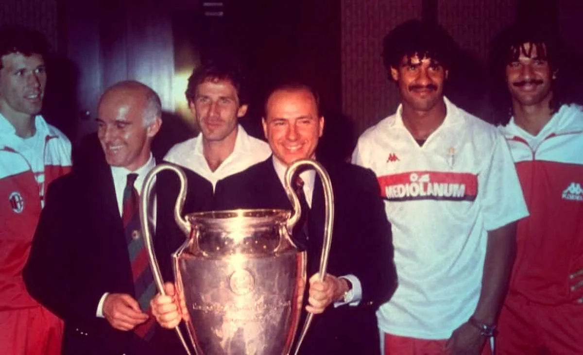 Сильвио Берлускони со своим первым Кубком чемпионов