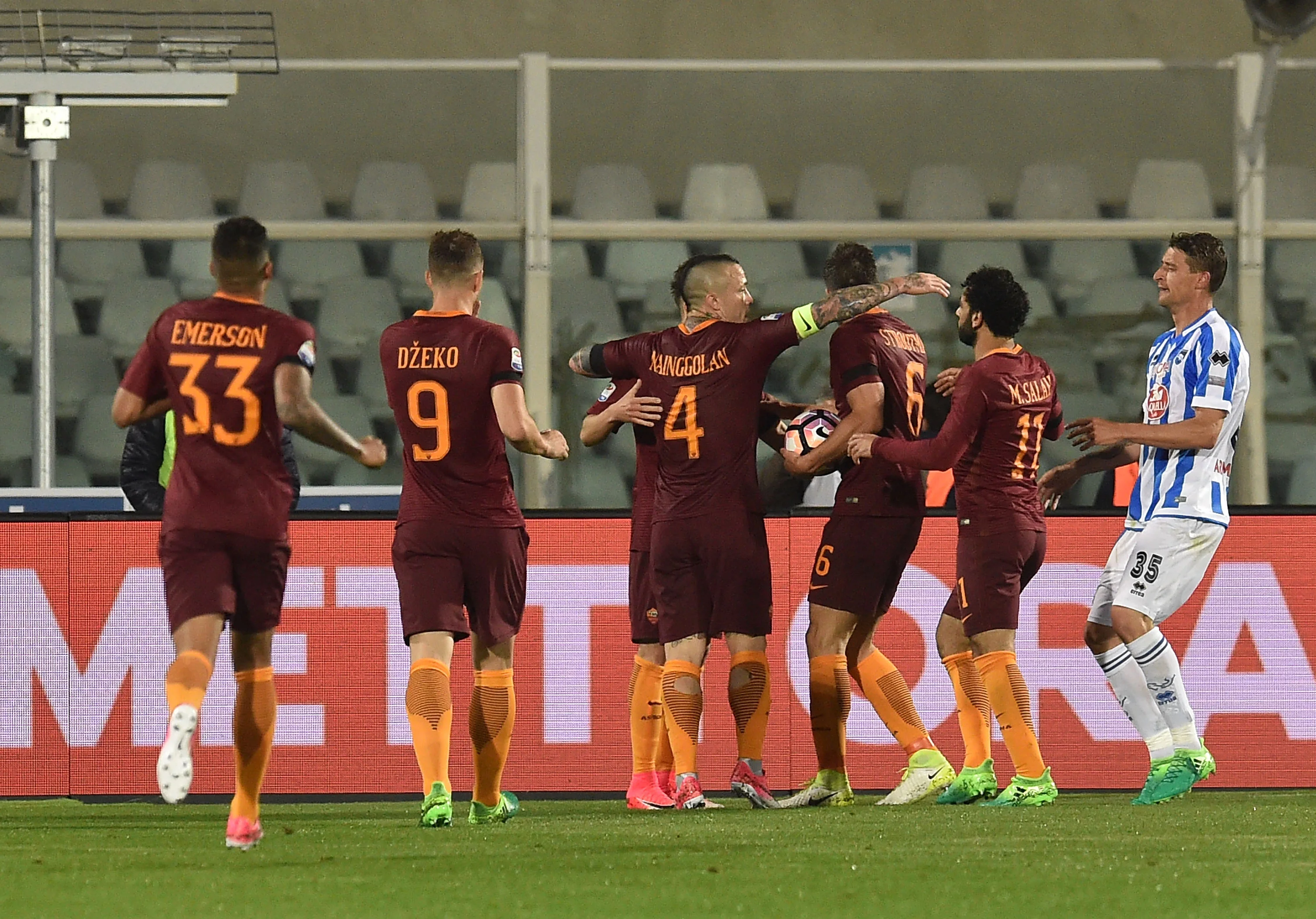 "Рома" разгромила "Пескару"