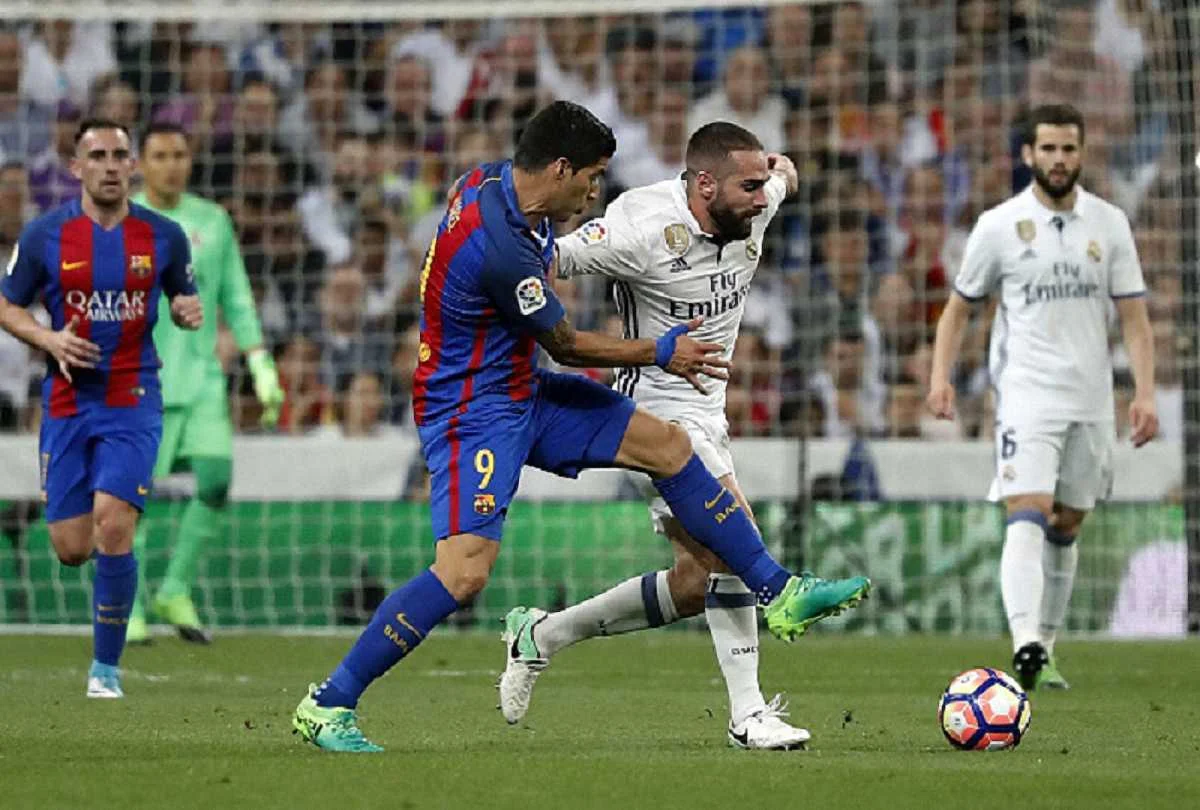 Карвахаль и Суарес в борьбе / Getty Images