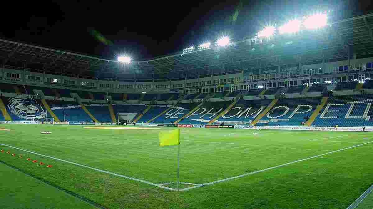 На стадіоні "Чорноморець" потрібно знімати мінімум 30-60 см газону, – агроном "Реал Фарма"