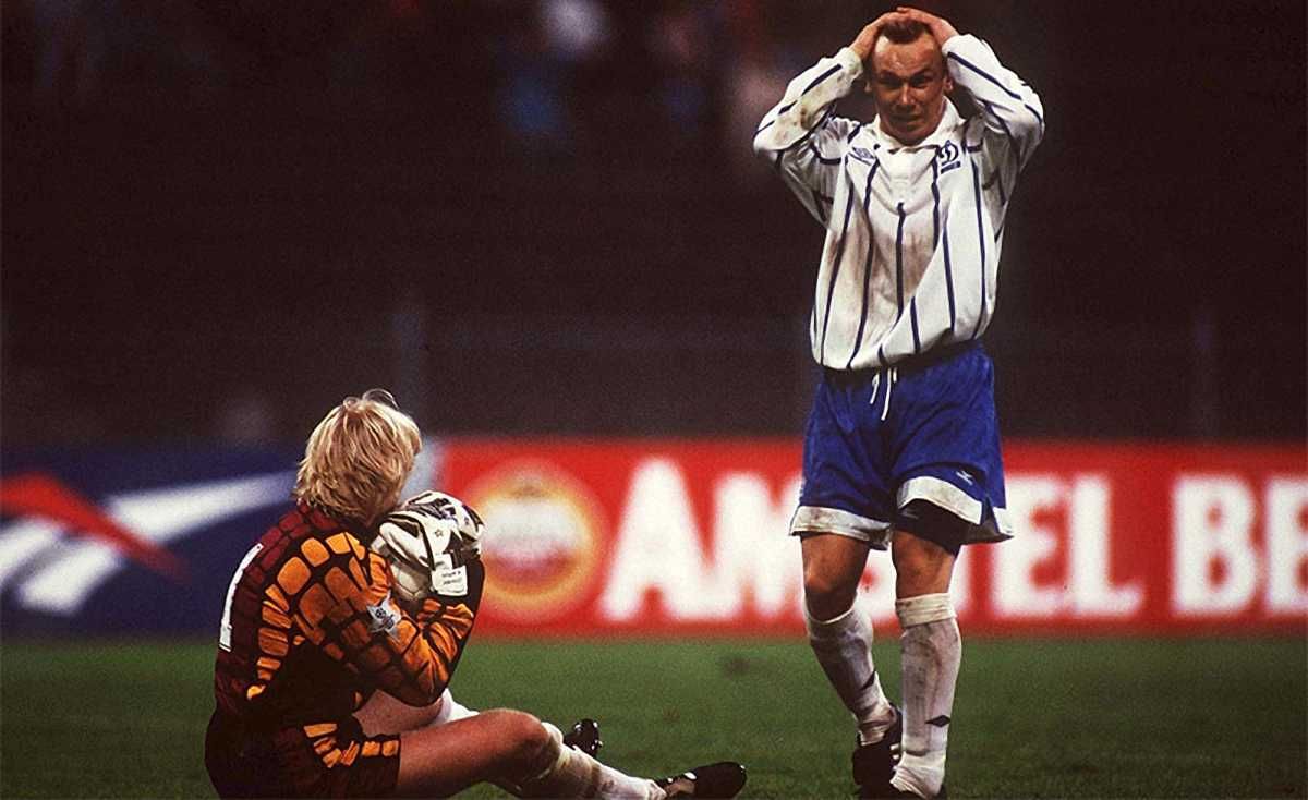 Виктор Леоненко и Оливер Кан. Матч против "Баварии" в ЛЧ сезона 1994/95. Фото: Getty Images