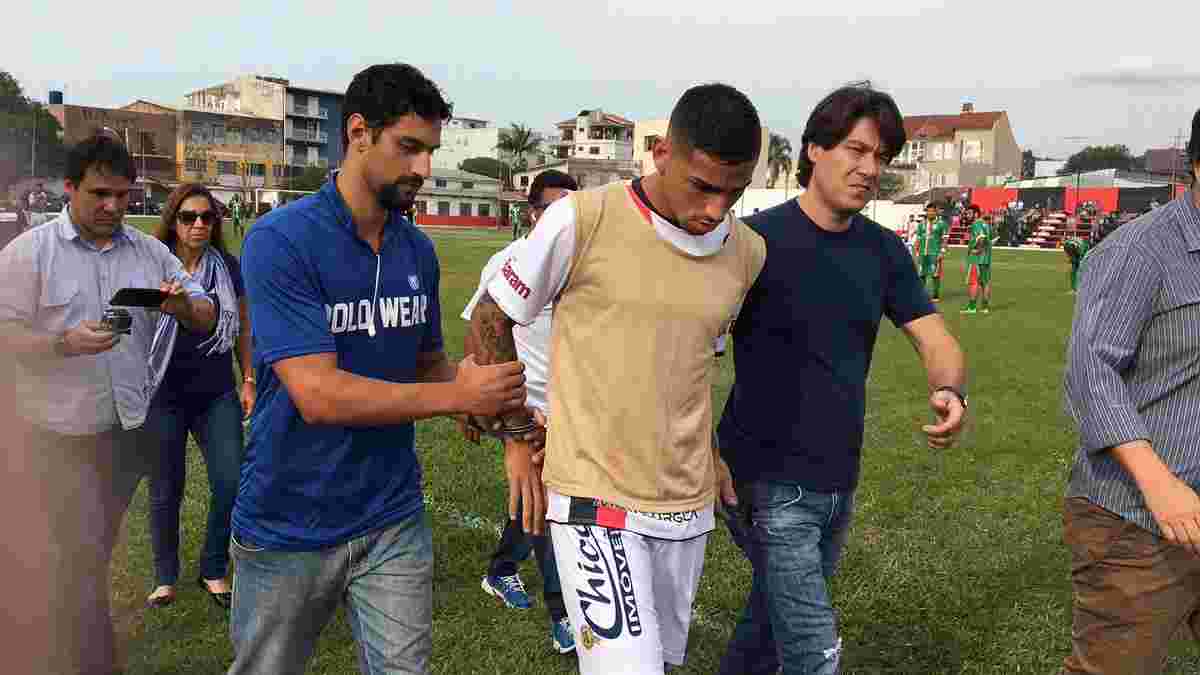 Бразильського футболіста арештували прямо під час матчу