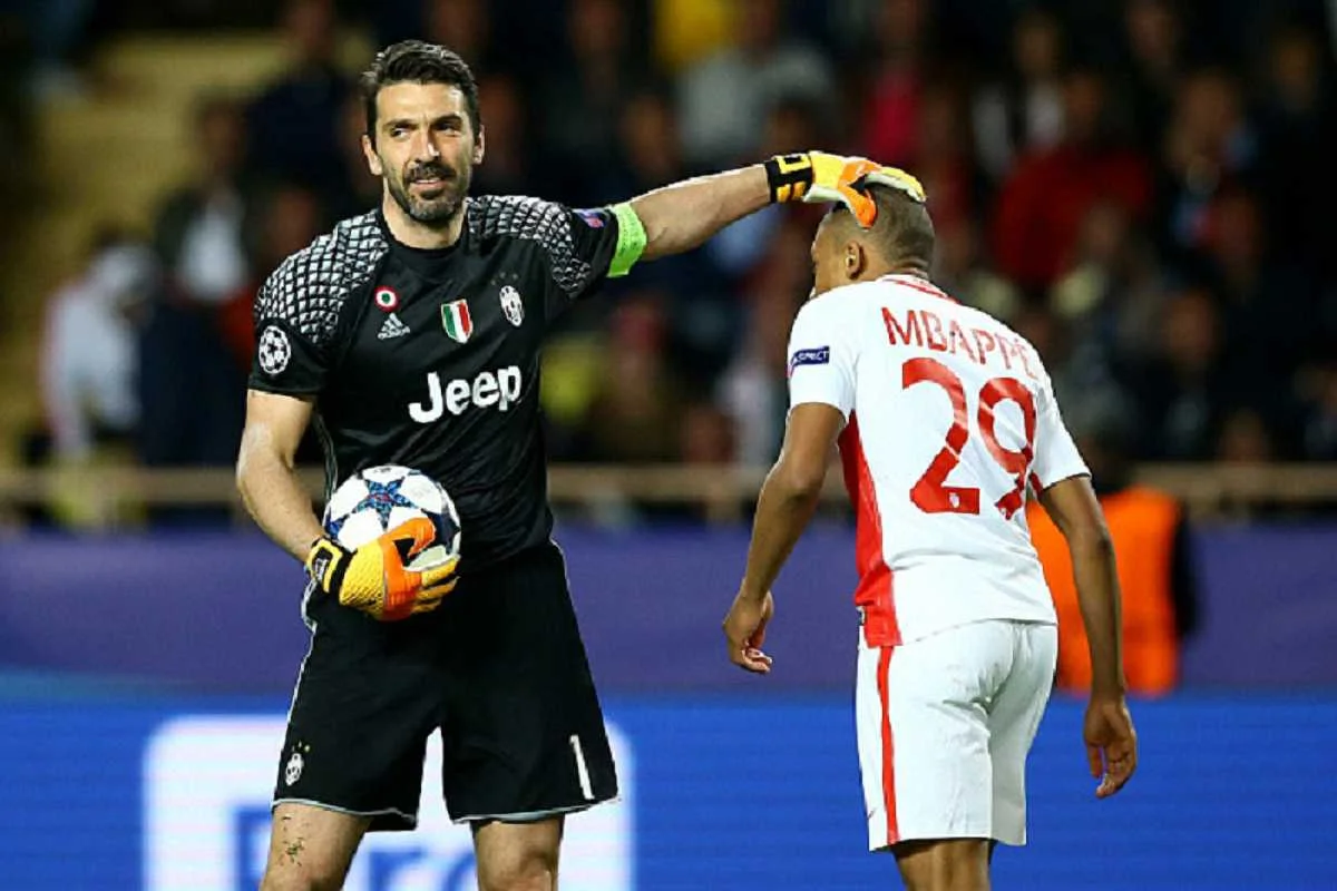 Буффон та Мбаппе / Getty Images